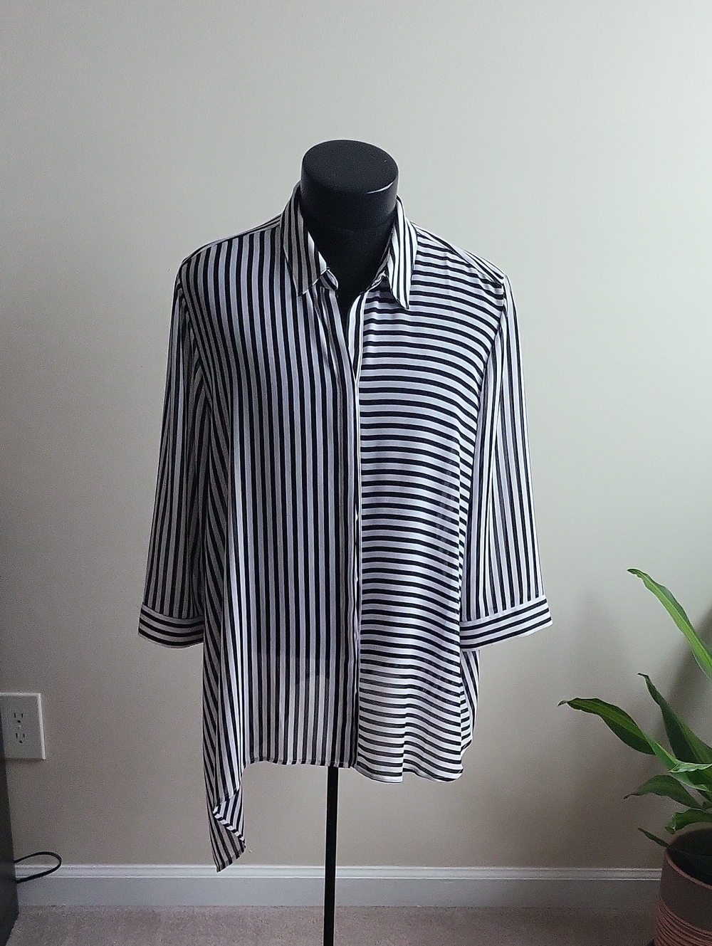 Chico's Black & White Striped Mixed-Pattern Button Front Shirt. Sz3